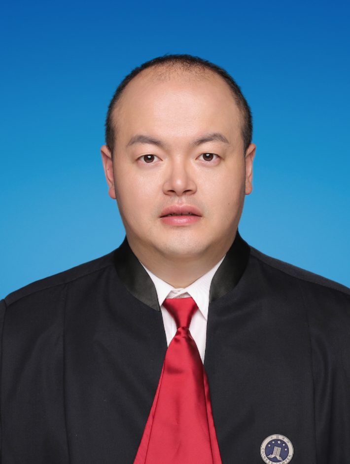 胡 艇 (合伙人/律师）